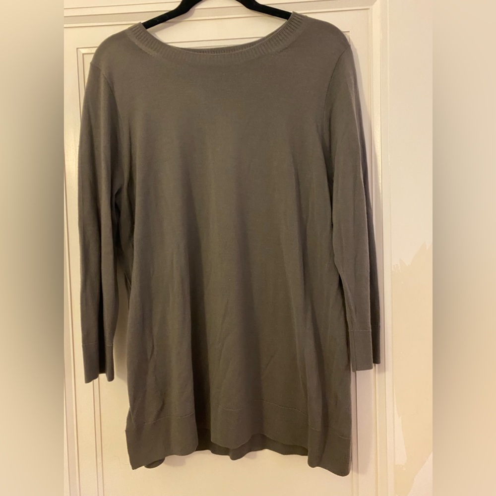 Preloved j crew brand sweater size large.